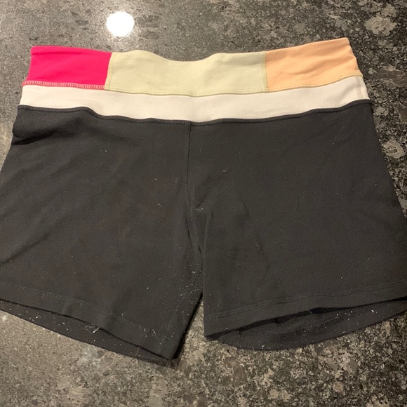 Lululemon Reversible Black Yoga Shorts Sz 8 Spandex - Picture 2 of 8